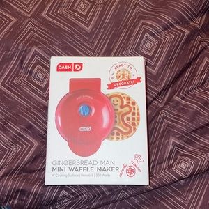 Dash Gingerbread Man Mini Waffle Maker